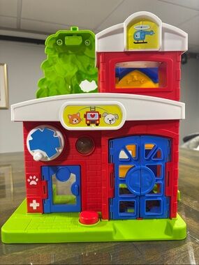 Fisher Price Little People Animal Rescue Adoption Center